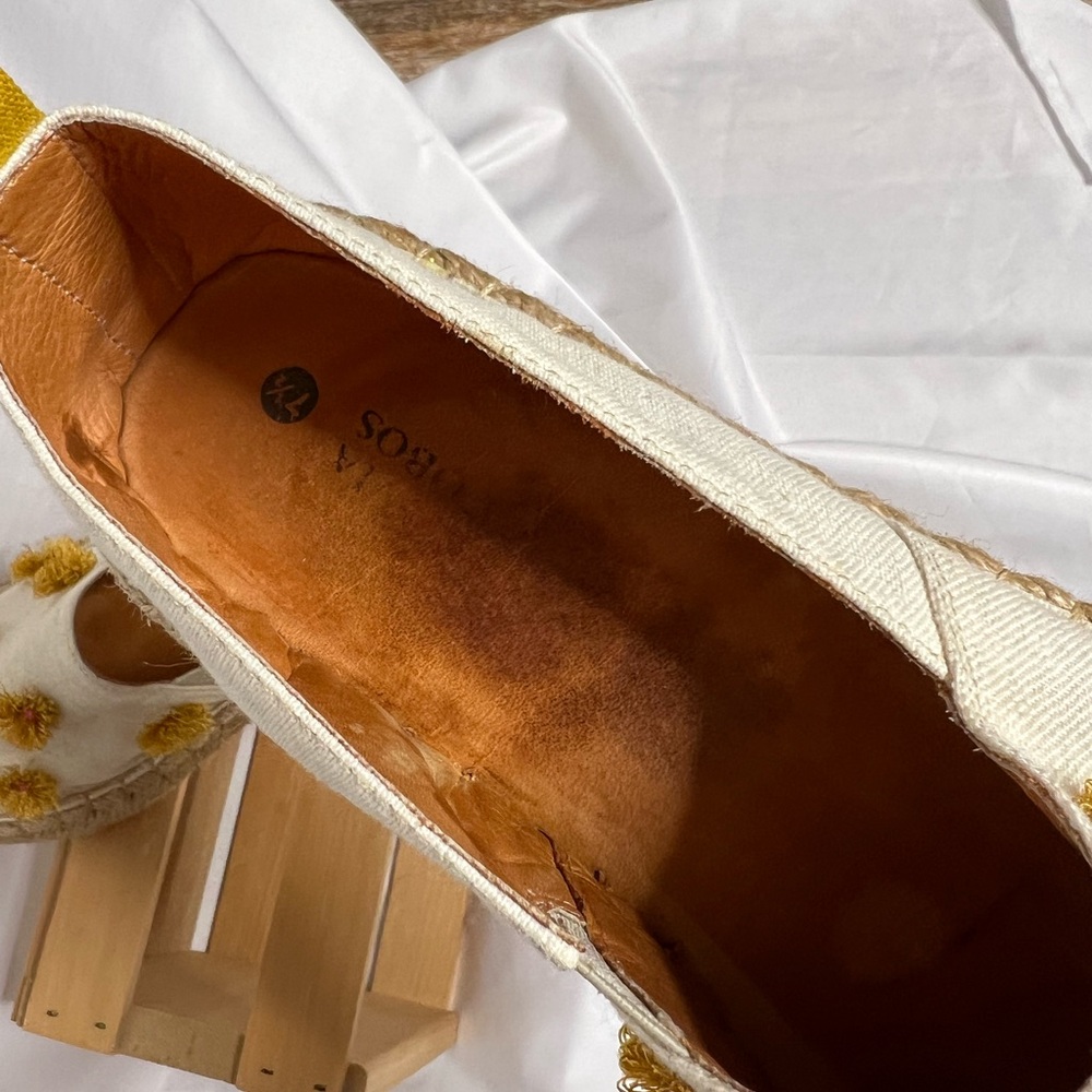 Silvia Cobis Soil Mocasines Leather Flat Espadrilles Women’s Cream/Gold Pom Poms - Picture 10 of 15